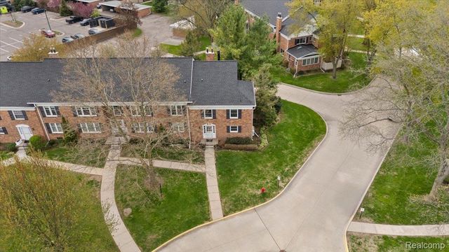 1000 Trailwood Path, Bloomfield Hills, MI 48301
