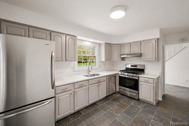 1000 Trailwood Path, Bloomfield Hills, MI 48301