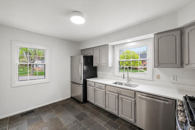 1000 Trailwood Path, Bloomfield Hills, MI 48301