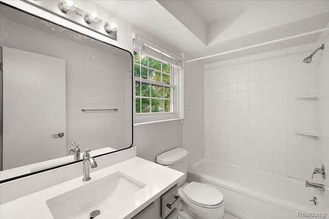 1000 Trailwood Path, Bloomfield Hills, MI 48301