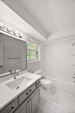 1000 Trailwood Path, Bloomfield Hills, MI 48301