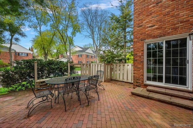 1000 Trailwood Path, Bloomfield Hills, MI 48301