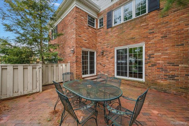 1000 Trailwood Path, Bloomfield Hills, MI 48301