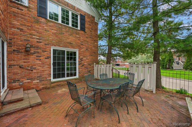 1000 Trailwood Path, Bloomfield Hills, MI 48301