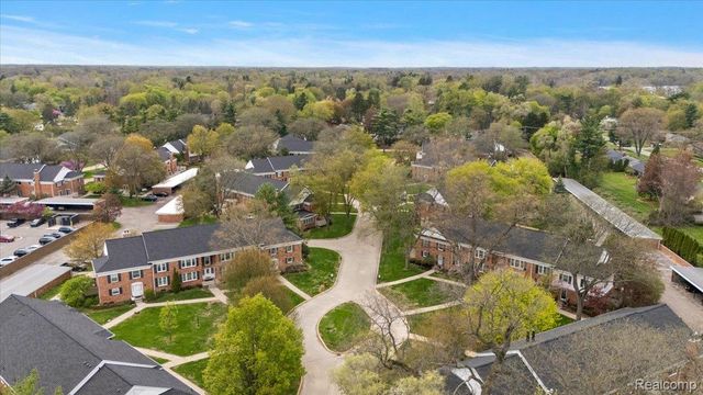 1000 Trailwood Path, Bloomfield Hills, MI 48301