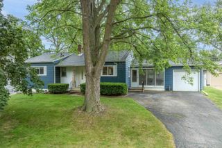 215 Devonshire Drive, Waterloo, IA 50701