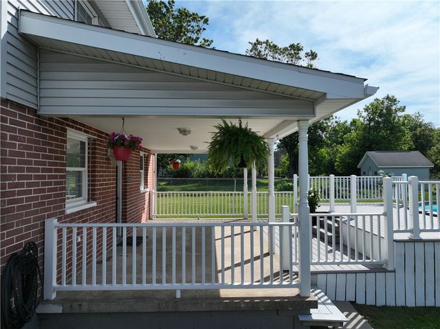 42 N Main St, Fairchance, PA 15436