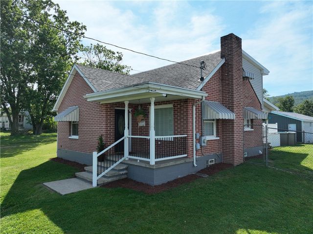 42 N Main St, Fairchance, PA 15436
