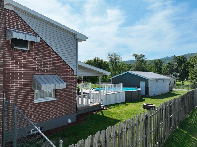 42 N Main St, Fairchance, PA 15436