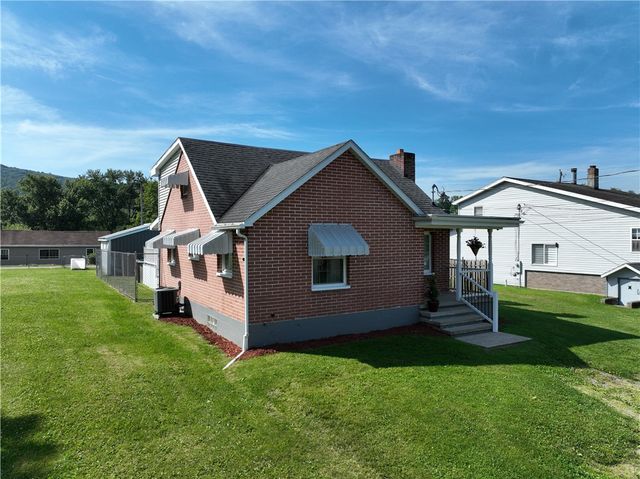 42 N Main St, Fairchance, PA 15436