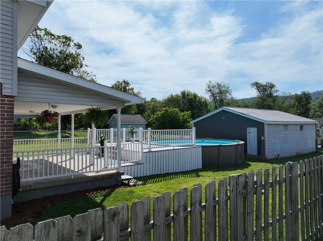 42 N Main St, Fairchance, PA 15436