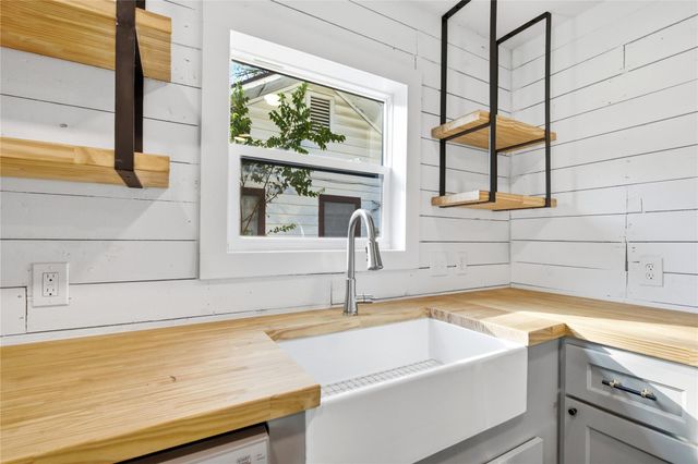 905 E 53rd ST, Austin, TX 78751