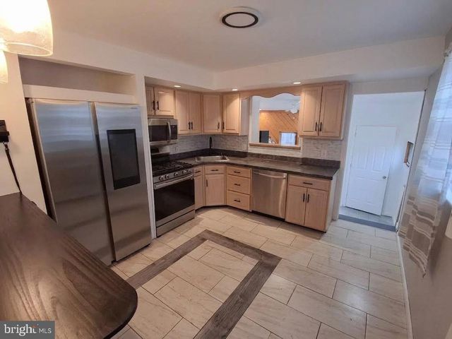 130 N WELLS AVE, Glenolden, PA 19036