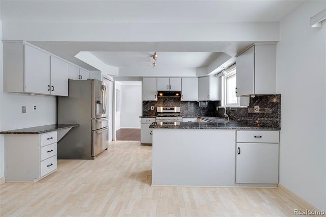 45900 Gainsborough Drive, Canton, MI 48187