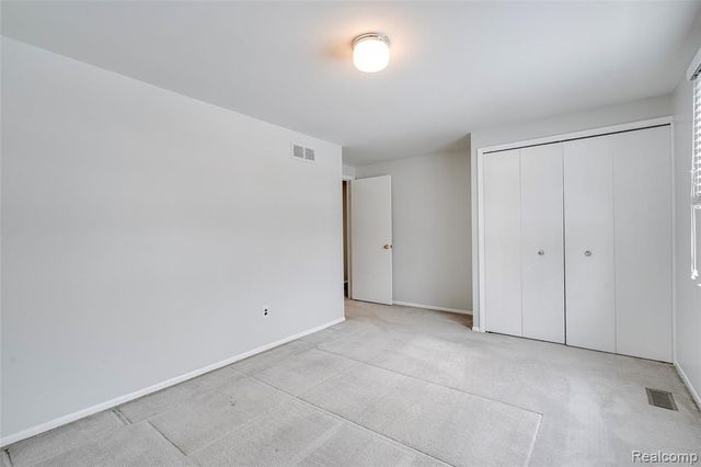 45900 Gainsborough Drive, Canton, MI 48187