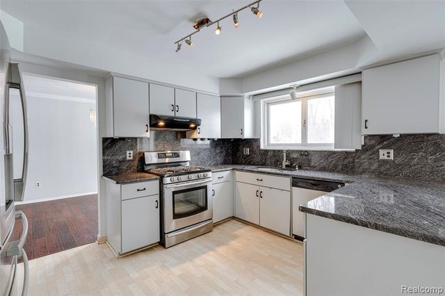 45900 Gainsborough Drive, Canton, MI 48187