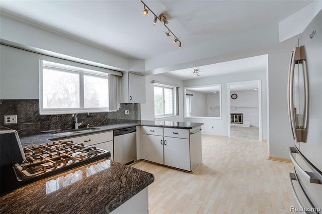 45900 Gainsborough Drive, Canton, MI 48187