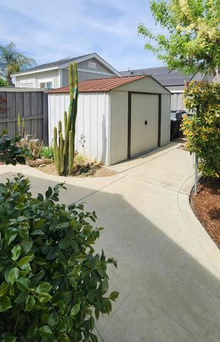 6654 E Liberty Avenue E, Fresno, CA 93727