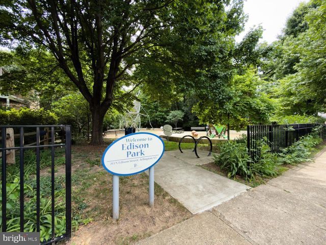 227 N EDISON ST, Arlington, VA 22203