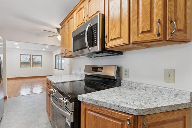 1946 Rainbow Drive, Waterloo, IA 50701