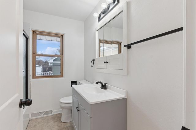 1946 Rainbow Drive, Waterloo, IA 50701