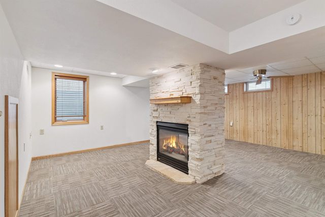 1946 Rainbow Drive, Waterloo, IA 50701