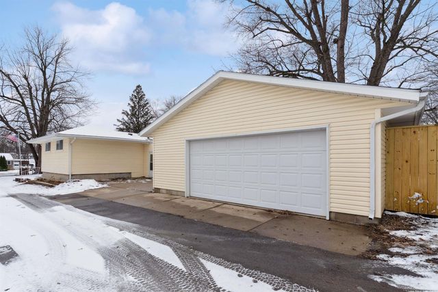 1946 Rainbow Drive, Waterloo, IA 50701