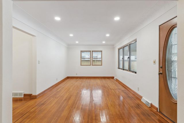 1946 Rainbow Drive, Waterloo, IA 50701