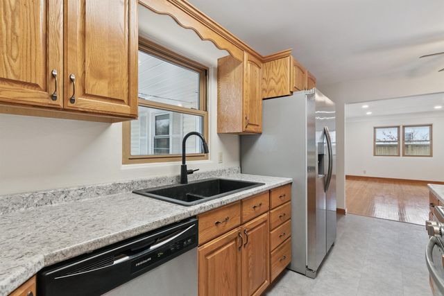 1946 Rainbow Drive, Waterloo, IA 50701