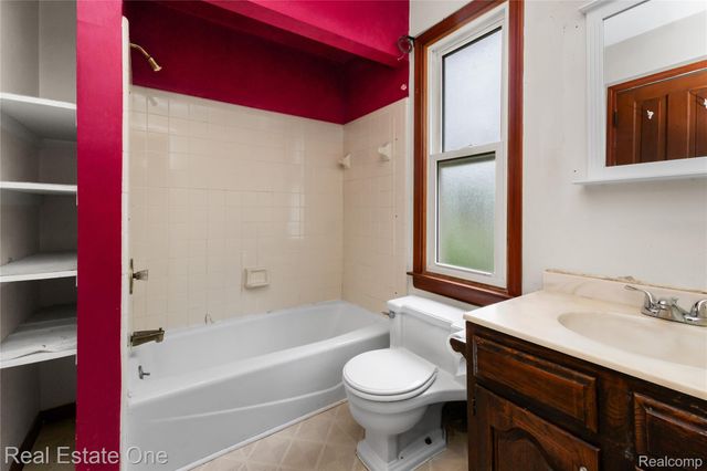 805 E 2nd Street, Monroe, MI 48161
