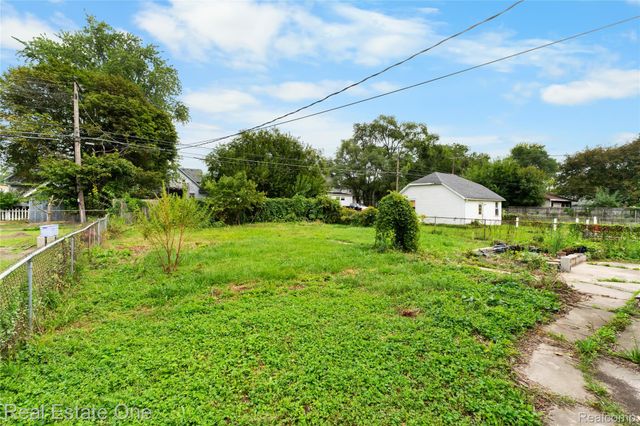 805 E 2nd Street, Monroe, MI 48161