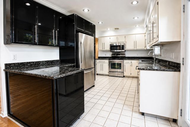 2560 W 61st Avenue, Merrillville, IN 46410
