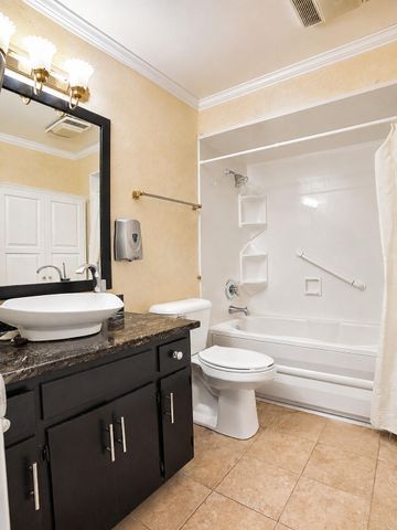 2560 W 61st Avenue, Merrillville, IN 46410