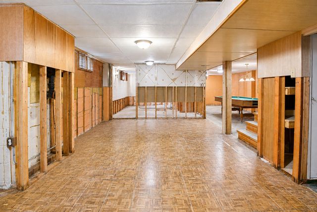 2560 W 61st Avenue, Merrillville, IN 46410