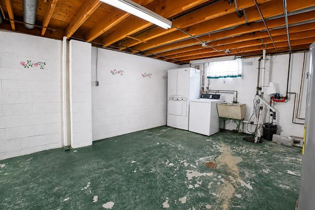 2560 W 61st Avenue, Merrillville, IN 46410
