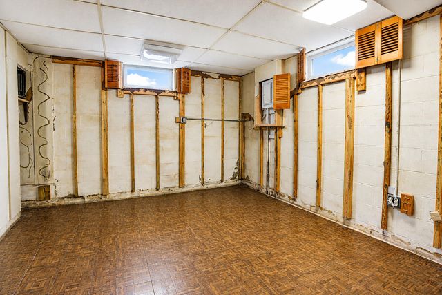 2560 W 61st Avenue, Merrillville, IN 46410