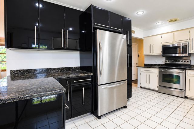 2560 W 61st Avenue, Merrillville, IN 46410