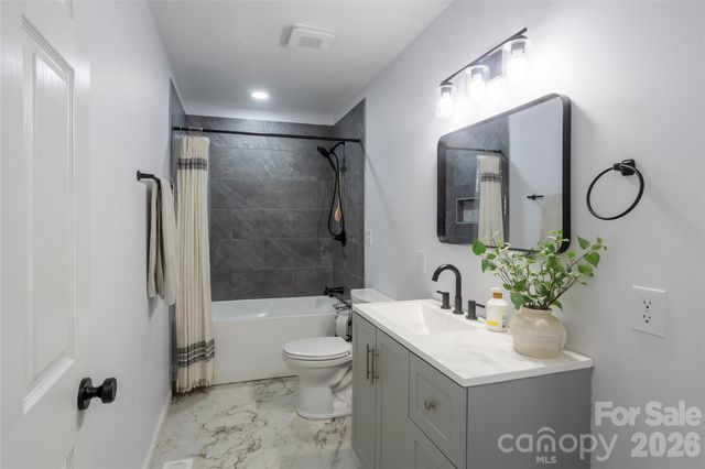 44 LR Smith Avenue, Hendersonville, NC 28791