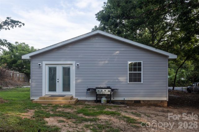 44 LR Smith Avenue, Hendersonville, NC 28791