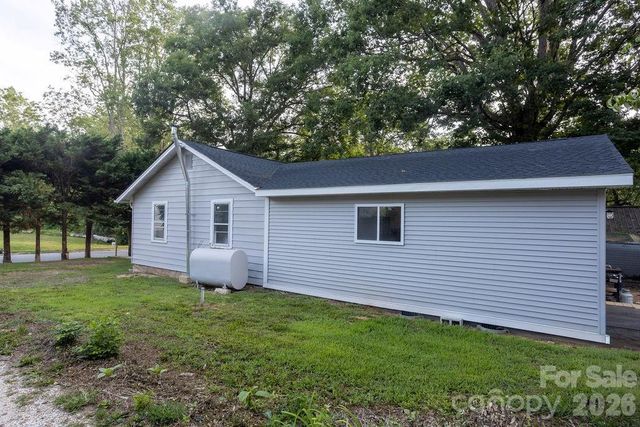 44 LR Smith Avenue, Hendersonville, NC 28791