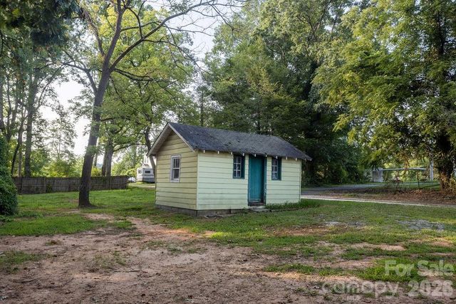 44 LR Smith Avenue, Hendersonville, NC 28791