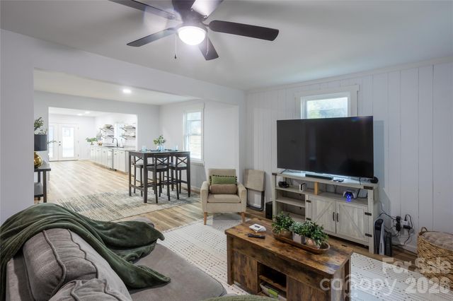 44 LR Smith Avenue, Hendersonville, NC 28791