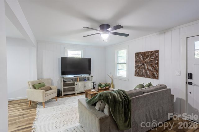 44 LR Smith Avenue, Hendersonville, NC 28791