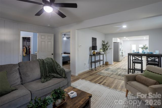 44 LR Smith Avenue, Hendersonville, NC 28791
