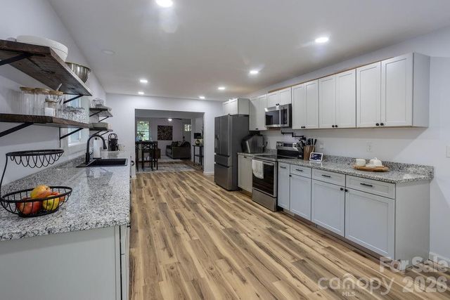 44 LR Smith Avenue, Hendersonville, NC 28791