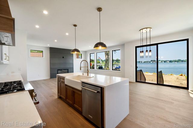 1517 KESSLER Avenue, Waterford Charter Township, MI 48320