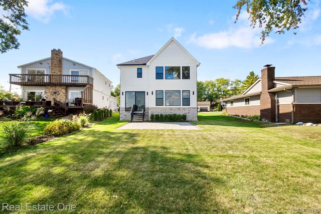 1517 KESSLER Avenue, Waterford Charter Township, MI 48320