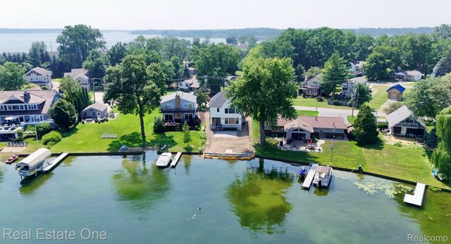 1517 KESSLER Avenue, Waterford Charter Township, MI 48320