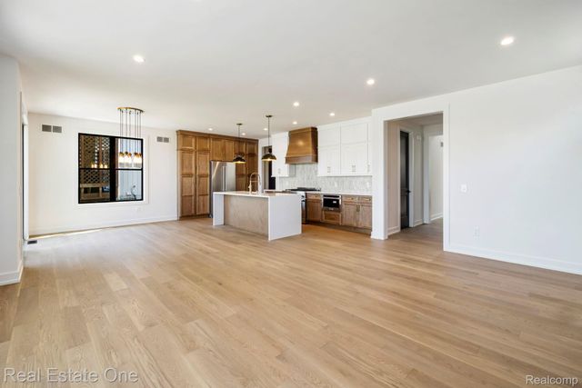 1517 KESSLER Avenue, Waterford Charter Township, MI 48320