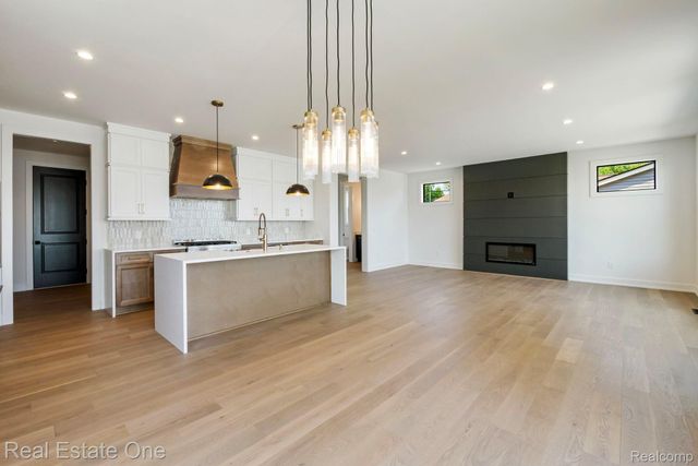 1517 KESSLER Avenue, Waterford Charter Township, MI 48320